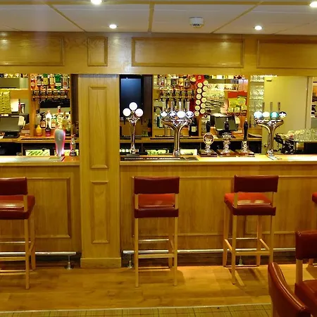 The Golden Lion Hotel-2